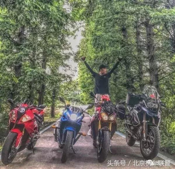 鎽╁弸鍏矾涓婂睍绀烘懇鎵樿溅甯呮皵鍗佽冻,鎽╁弸楠戣缇庢櫙瑙嗛