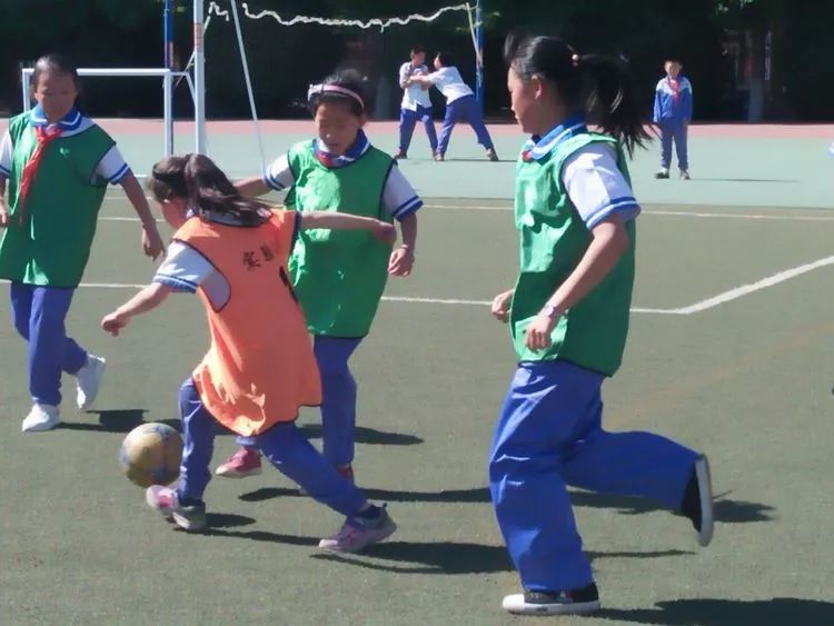 金昌市第四小学足球比赛,实验小学女子足球队