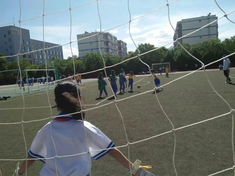 小学五人制女子足球比赛,实验小学足球比赛女生