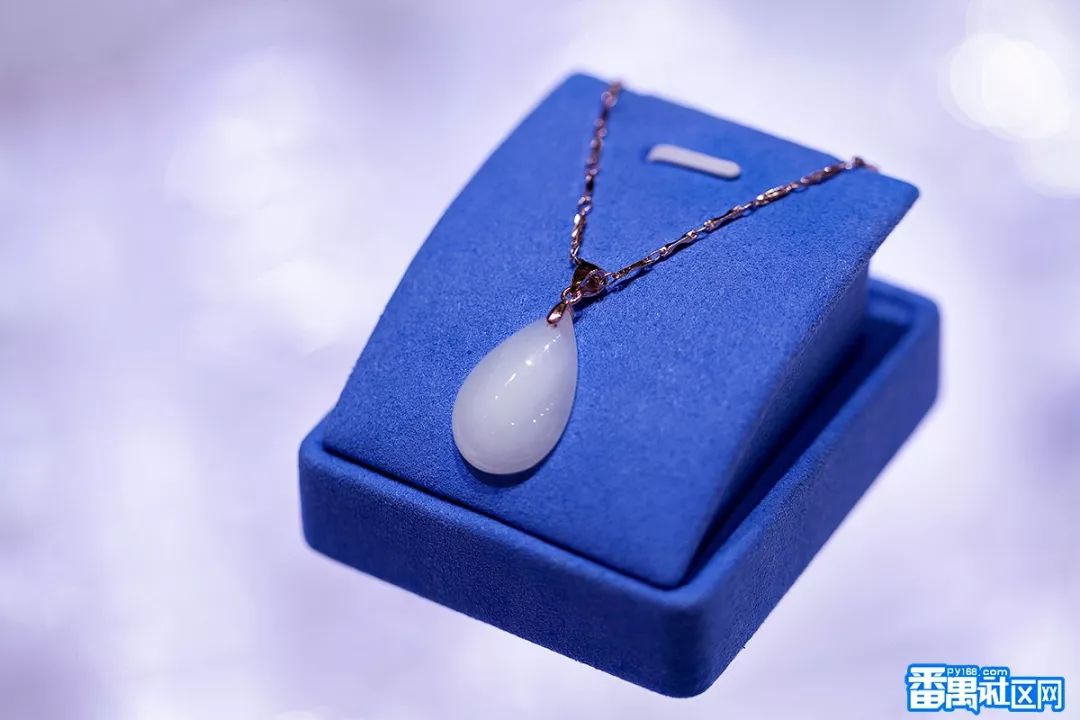 钻汇珠宝城这面“浪漫告白墙”即将开启霸屏模式!更多……