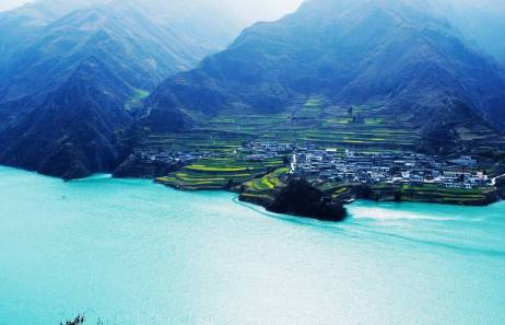 男子四川旅游，吃饭时点了一道菜，知道菜名后都舍不得吃了！