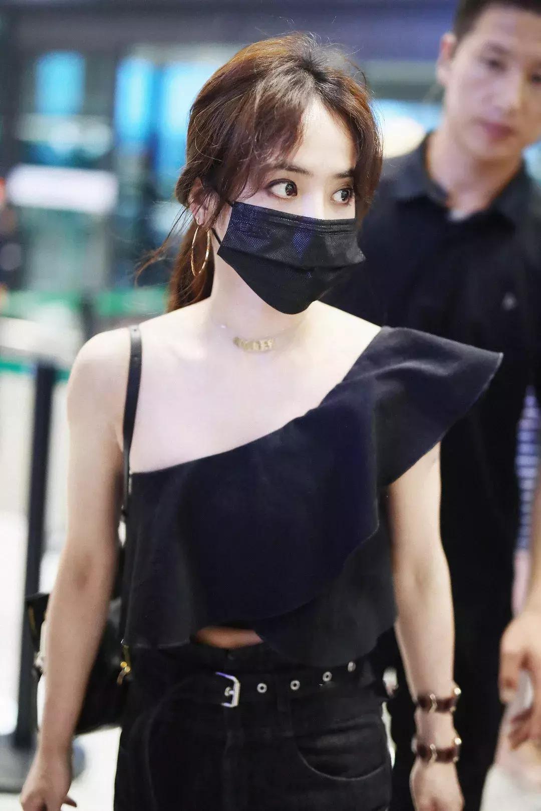 白皮肤比基尼夏日装,露肤装