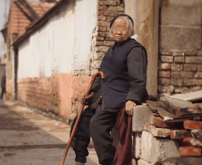 母亲进城买鞋,妈妈去买鞋刁难店员