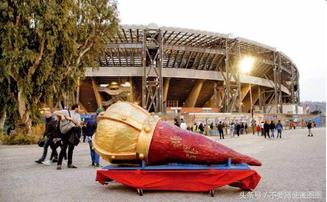 c罗先踩哪脚进场,c罗先穿哪个球衣