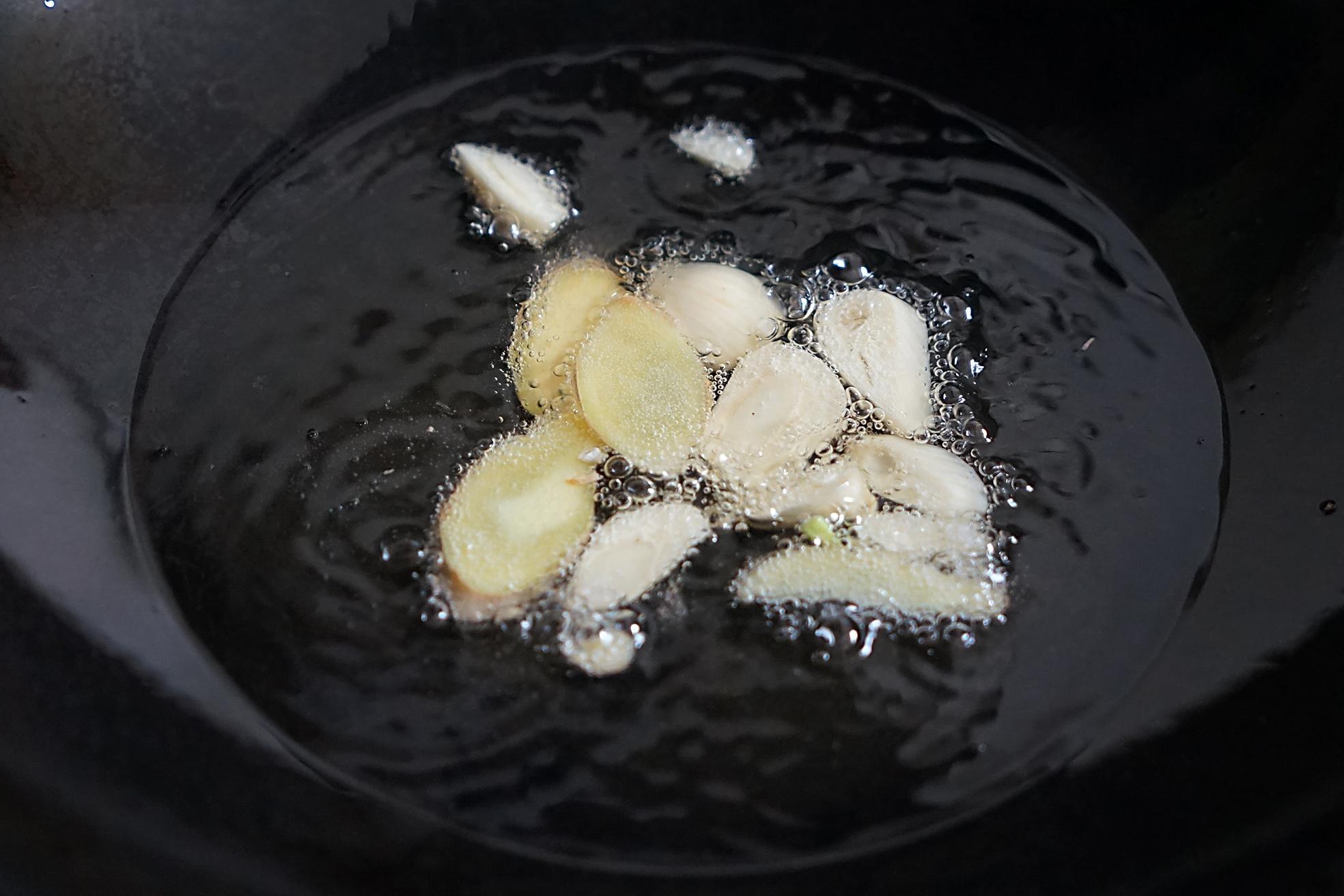 炖鸡肉怎么炖才能好吃,炖鸡肉要怎么炒才不会干不柴