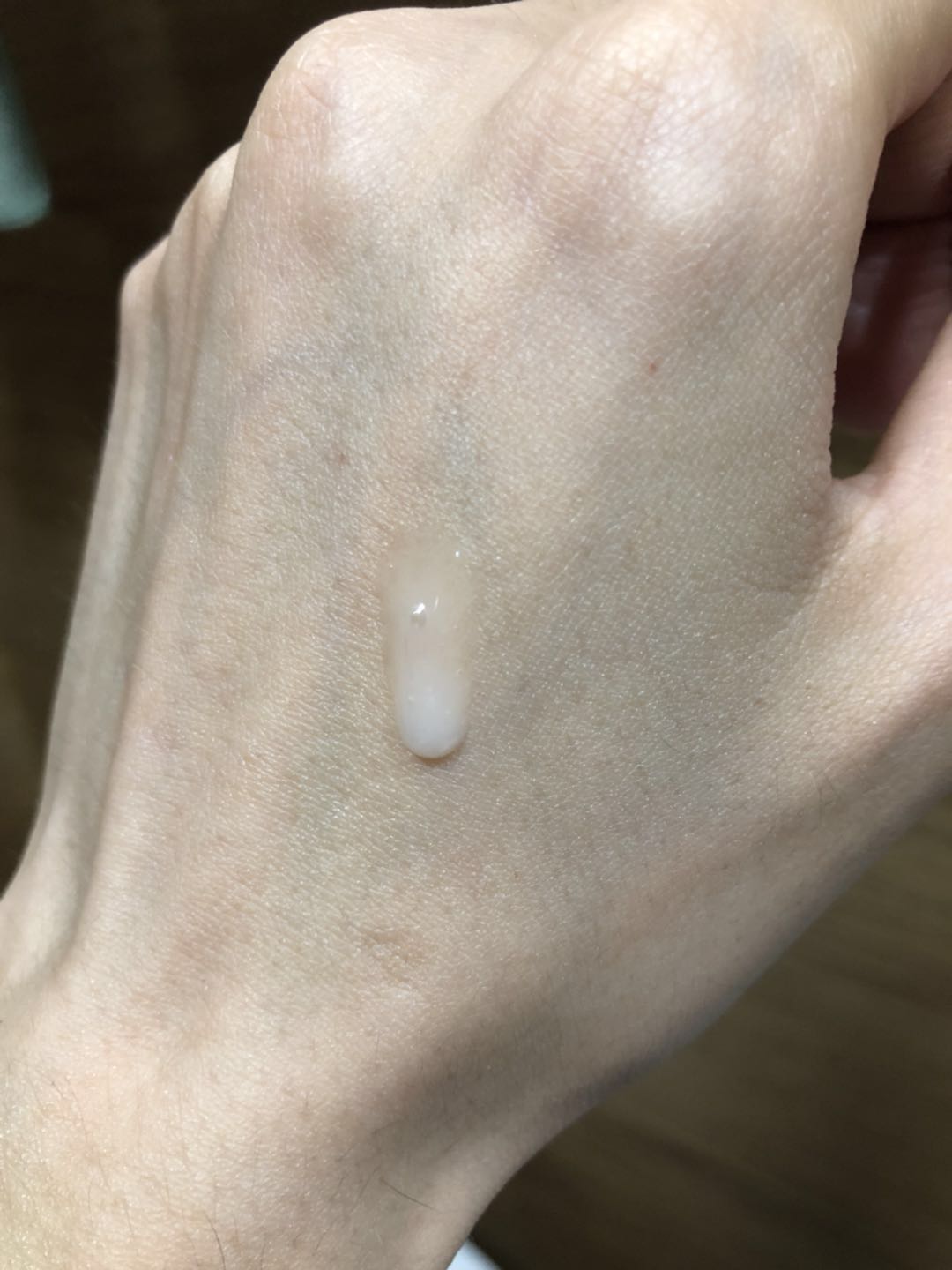 茵芙莎自律水乳,茵芙莎粉底露