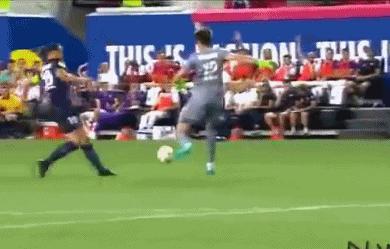 足球球星伊布是怎么火的,功夫足球代言人武僧佩佩