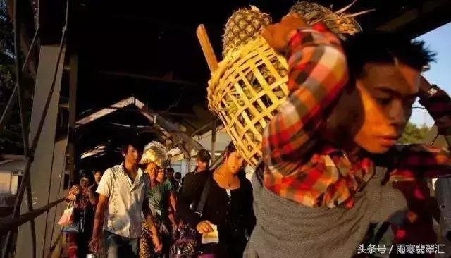 卖天然翡翠手镯的实体店,翡翠手镯出售渠道哪里最好