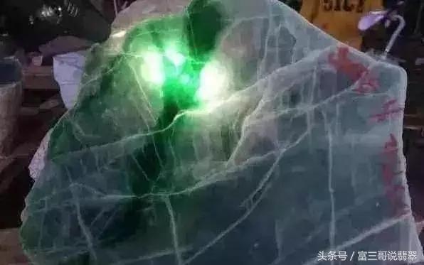 赌石应该赌什么样的翡翠原石,赌石赌的是玉还是翡翠