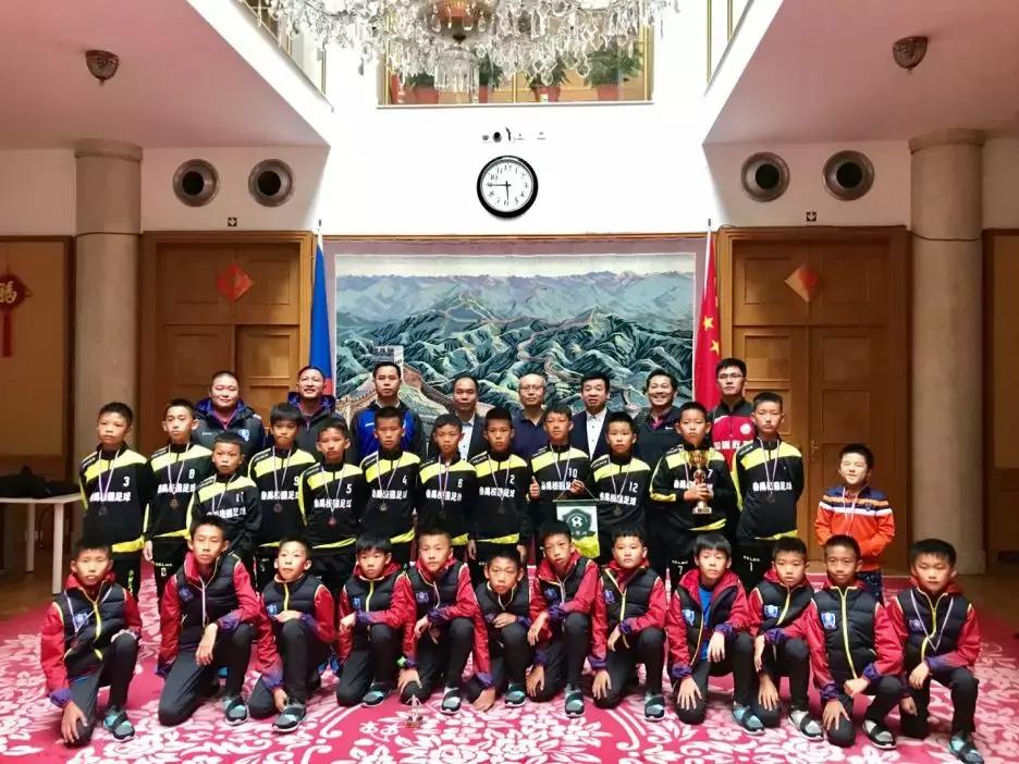 欧洲足球队对阵捷克,番禺足球比赛青少年