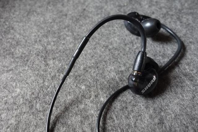舒尔se215耳塞 (舒尔se215怎么测评)