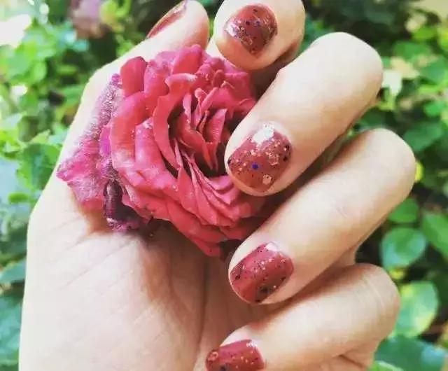 好看又显白的指甲油推荐,一些童趣可爱的指甲油简单试色