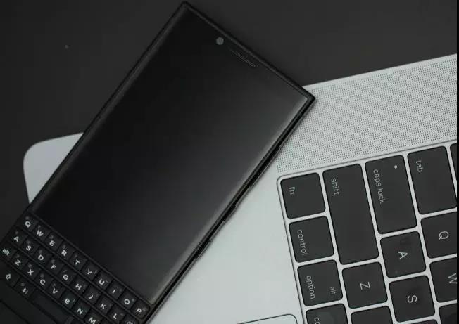 黑莓正式发布blackberrykey2手机,黑莓key22800元