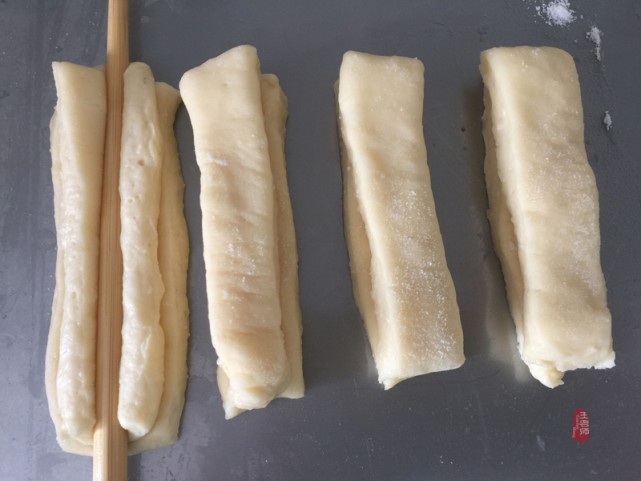 香酥大油条蓬松酥脆冷了不硬,酥脆香酥小油条