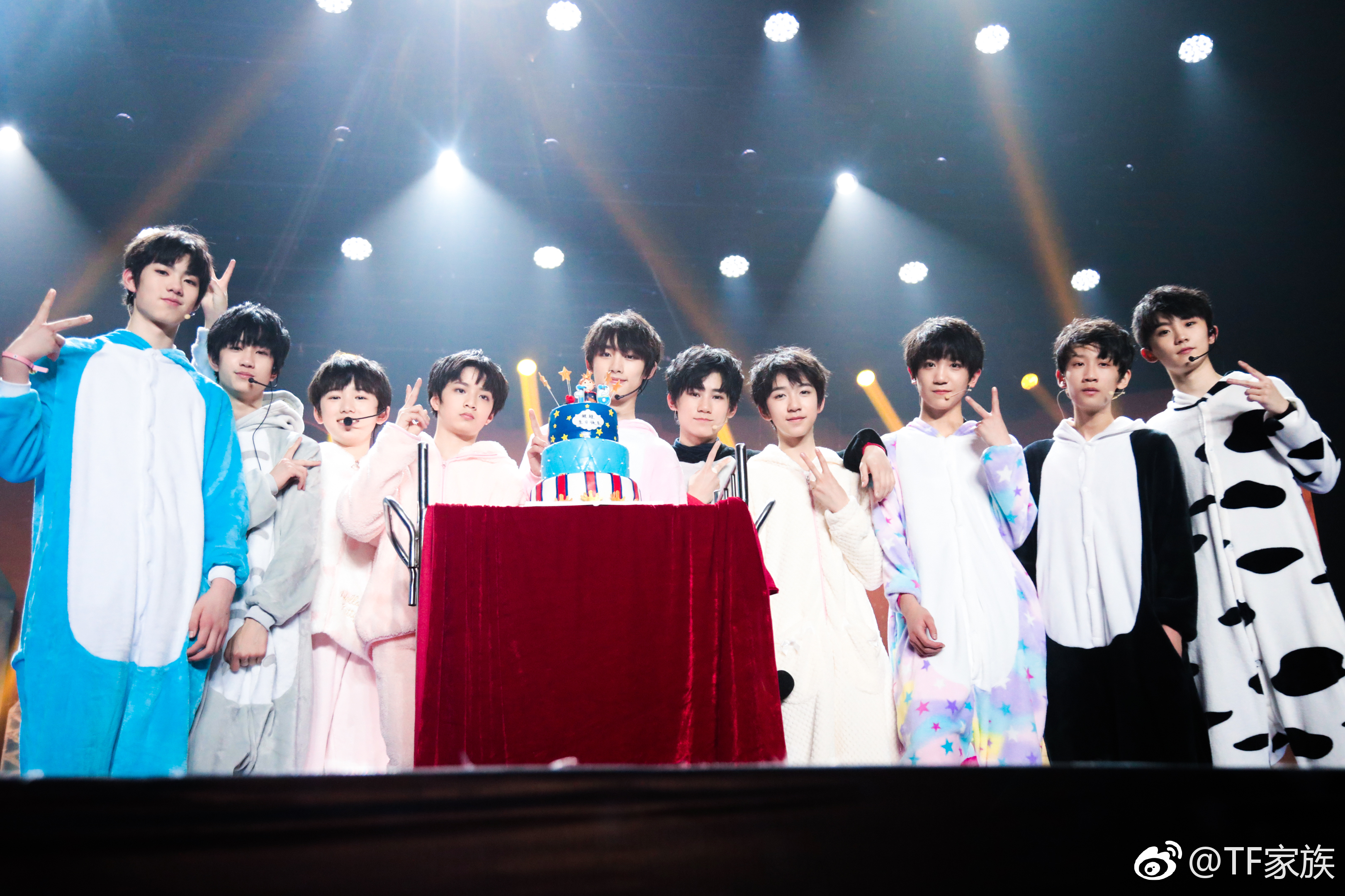 tf瀹舵棌涓変唬璇勪环鏄撶儕鍗冪幒,tfboys涓轰粈涔堝彧鏈夋槗鐑婂崈鐜哄彂灞曞ソ