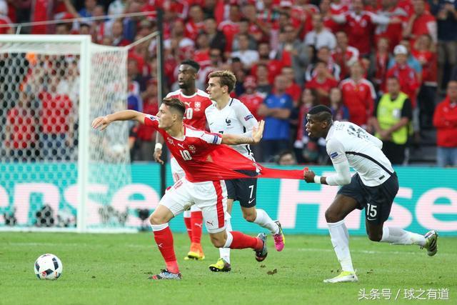 一扯就破！球衣不行还是球员力量太大？球迷：肯定不是中国制造