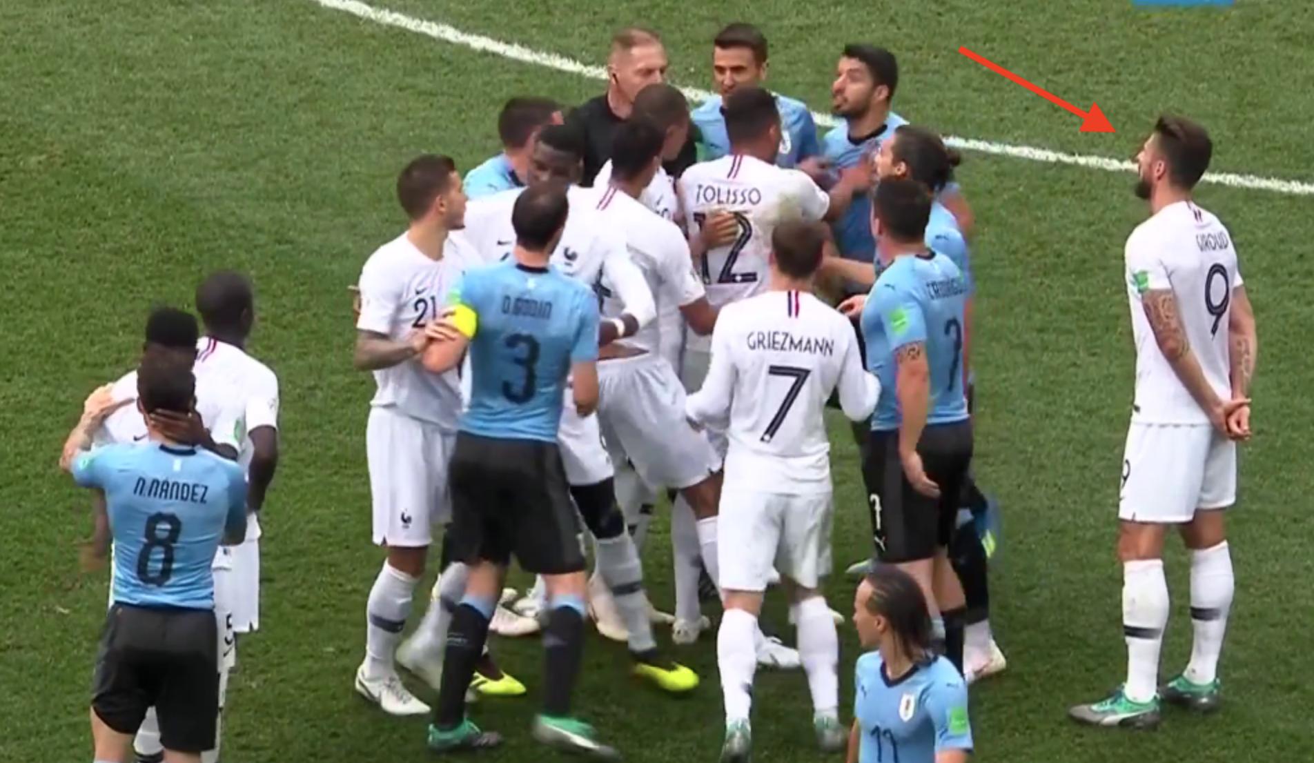 冲突现场，你在干嘛？有人为姆巴佩出头，有人背手看戏，学霸最忙