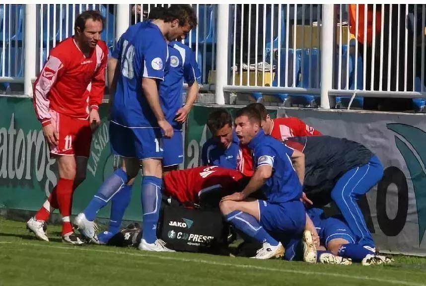 克罗地亚门将利瓦科维奇球衣,克罗地亚守门员扑出点球激动瞬间