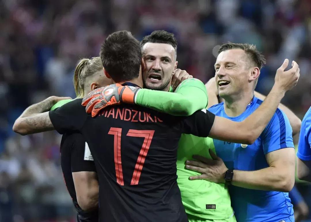 当克罗地亚进球全场欢呼,克罗地亚进球脱下球衣