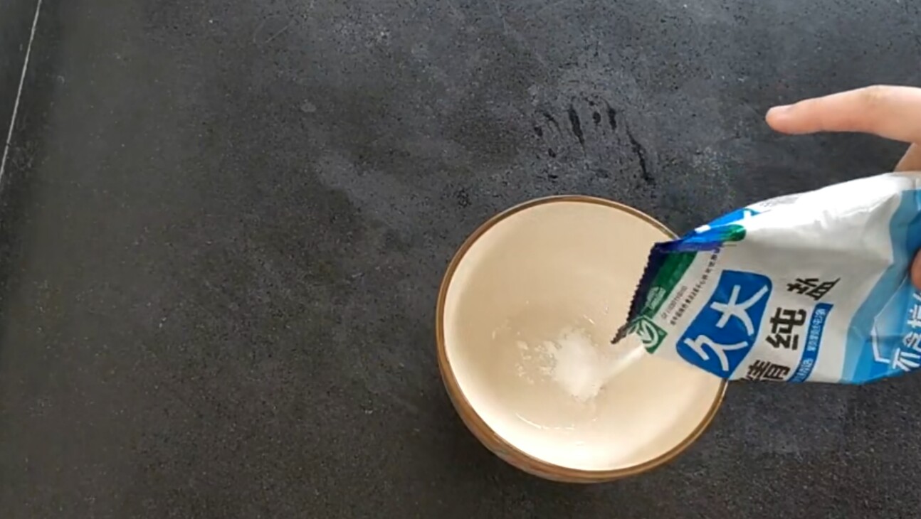 手里进了很小很小的刺怎么办,手里进刺不拔没事吗