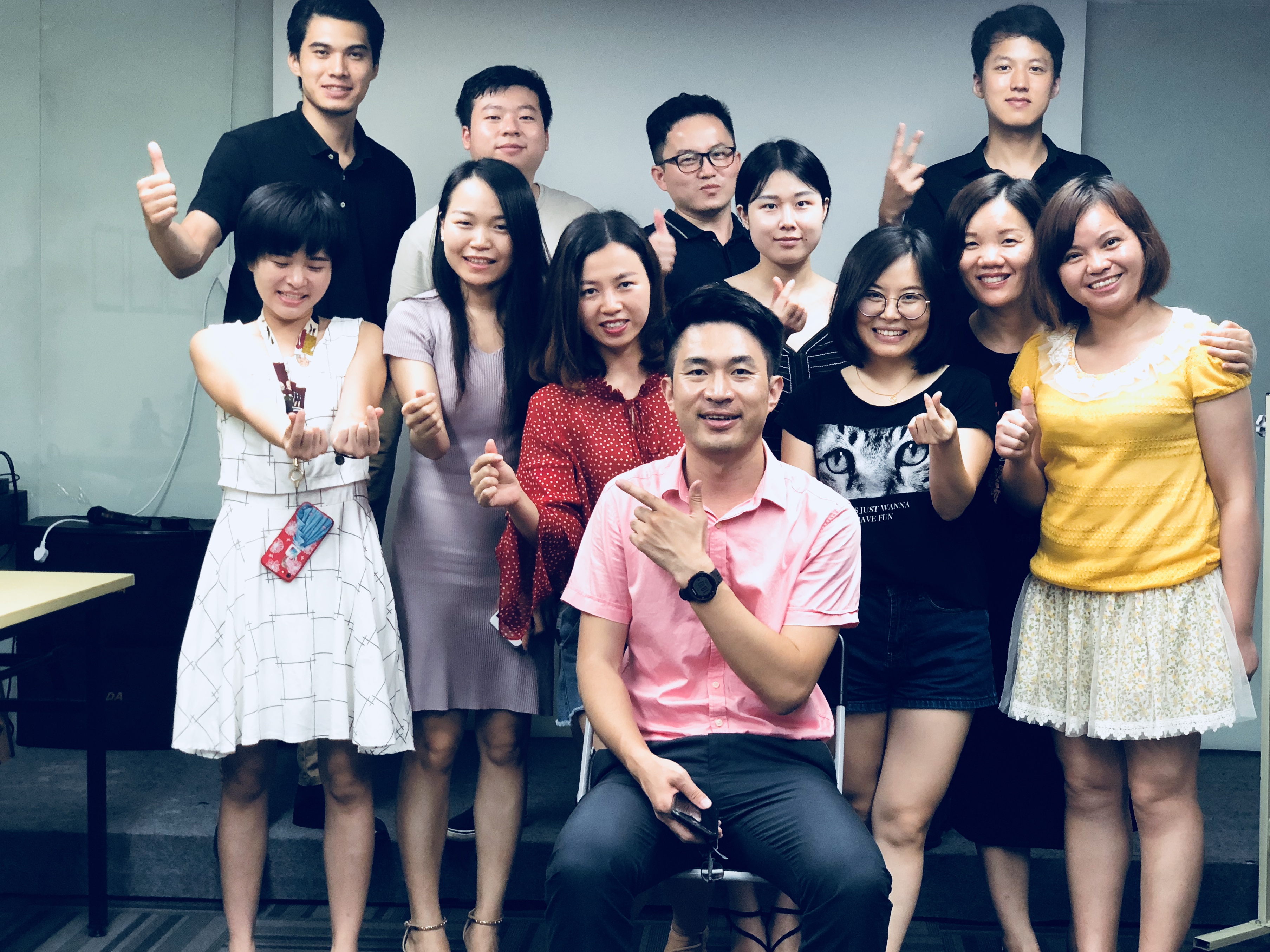 老师讲课说话太多嗓子哑怎么办,老师讲课讲到病倒