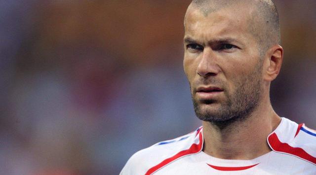 足坛三人最佳梅西内马尔c罗,足球最佳阵容梅西c罗罗本