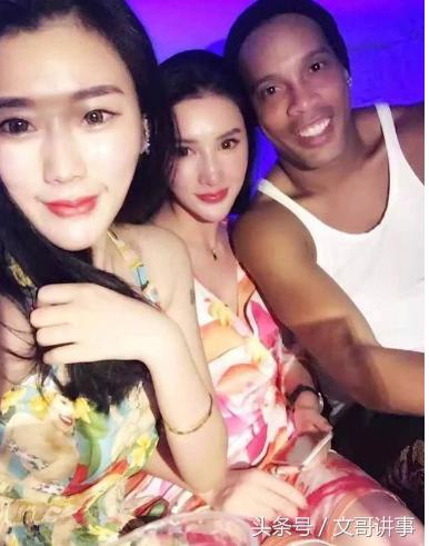 足球精灵罗纳尔迪尼奥现状,足球精灵罗纳尔迪尼奥和c罗