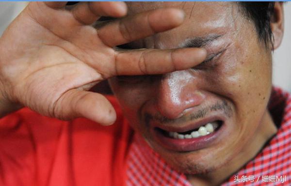 八个月宝宝手突然肿了还变硬了,8个月宝宝手指红肿怎么回事