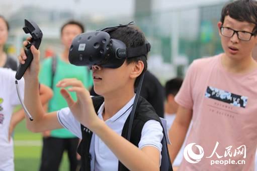 “进球吧学霸”世界杯线下趣味活动成功举办