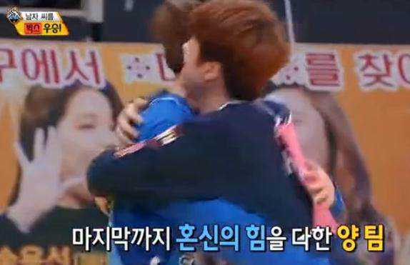 金硕珍推特晒扇子，“失主”李在焕前来认领，粉丝：跨团CP秀恩爱