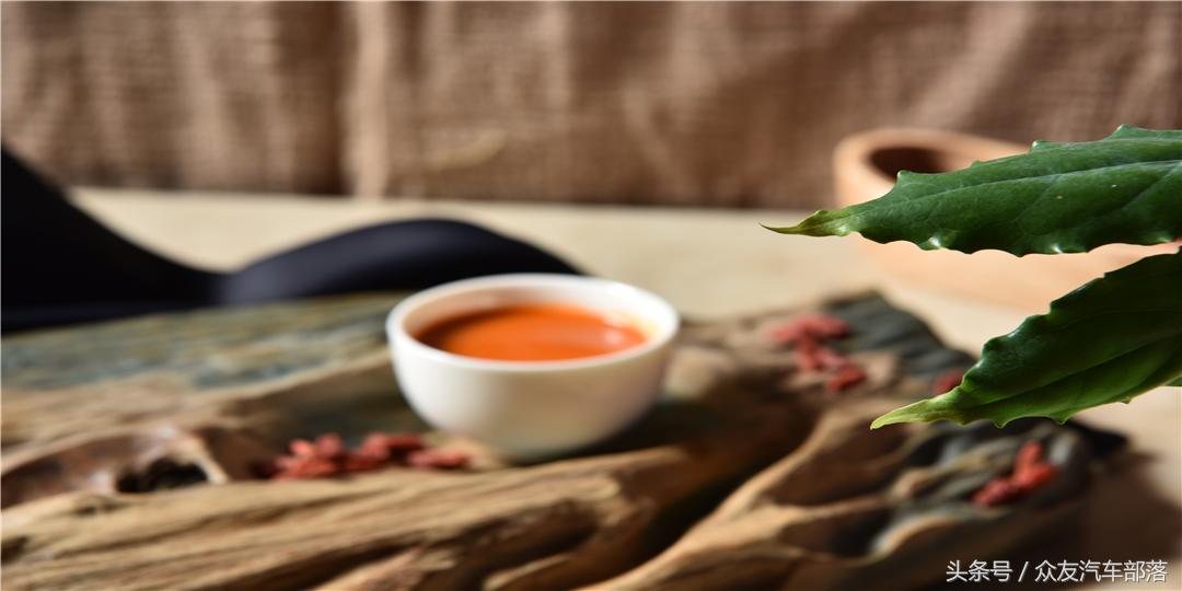 枸杞泡一大杯直接吃有什么好处,枸杞这样泡男性必看