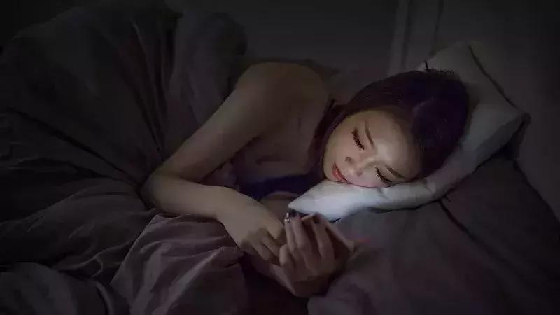熬夜中医教你熬夜后如何保养,老中医教你熬夜如何快速恢复