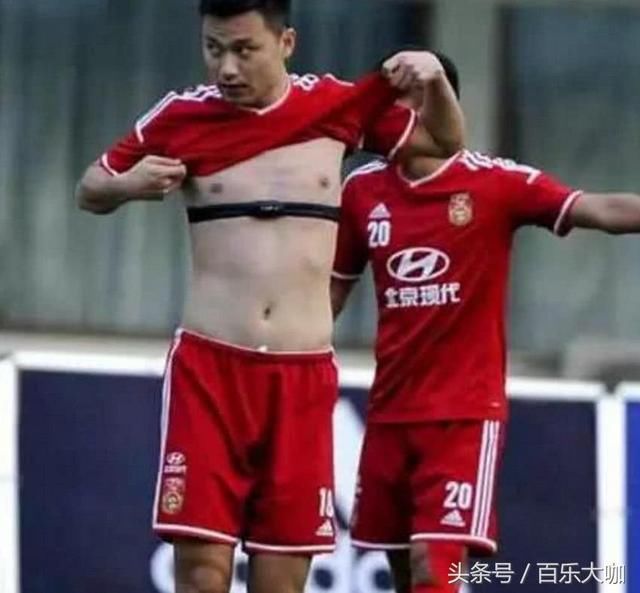 国足“白斩鸡”再度发酵，华裔演员一语引轩然大波，背后值得深思