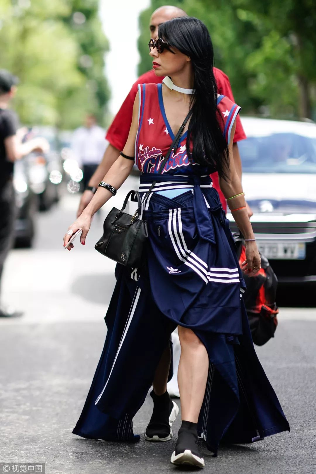 球场上如何穿球衣好看,怎样才能将球衣穿出帅气的感觉