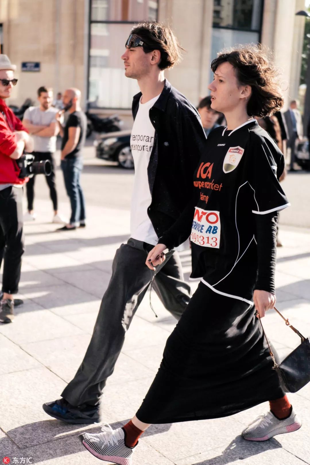 球场上如何穿球衣好看,怎样才能将球衣穿出帅气的感觉