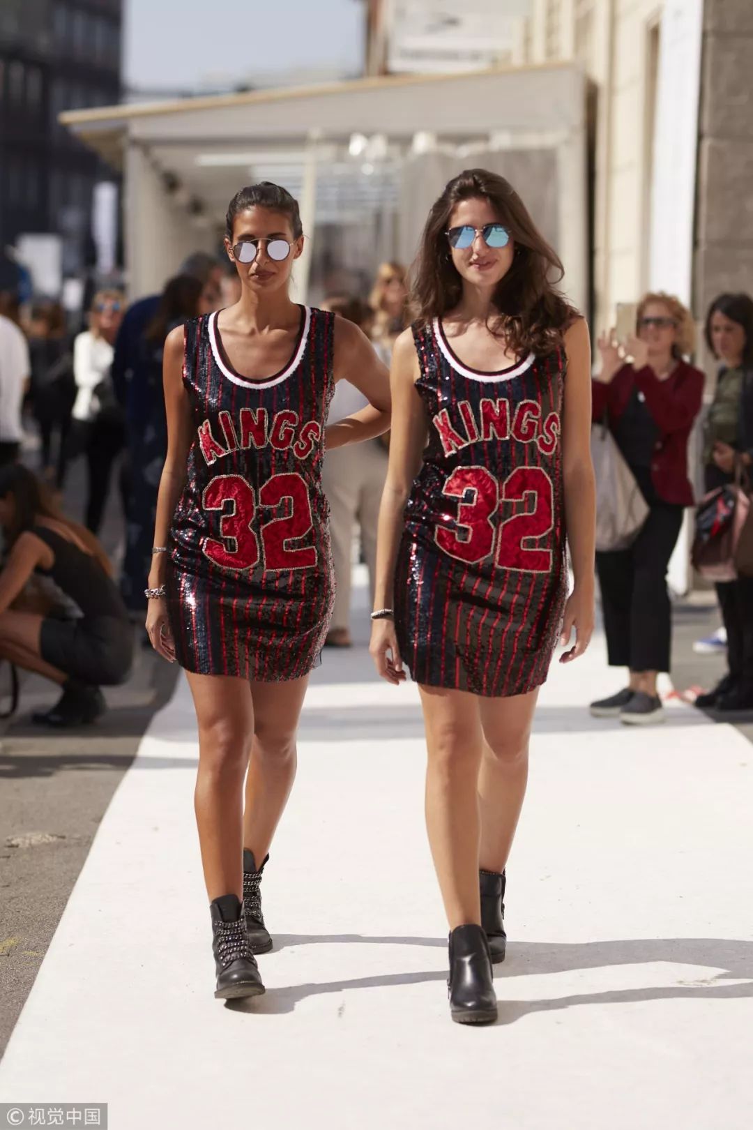 球场上如何穿球衣好看,怎样才能将球衣穿出帅气的感觉