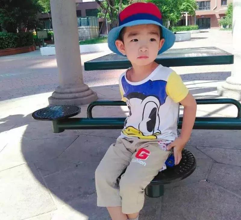 小孩打针被吓哭了,你家孩子害怕打针吃药吗