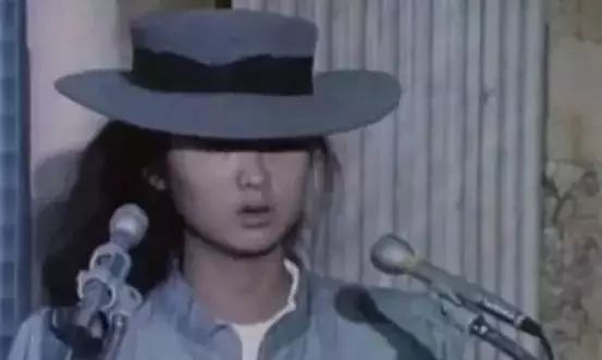 领导老是批评你不批评别人,领导批评别人顺便也批评你