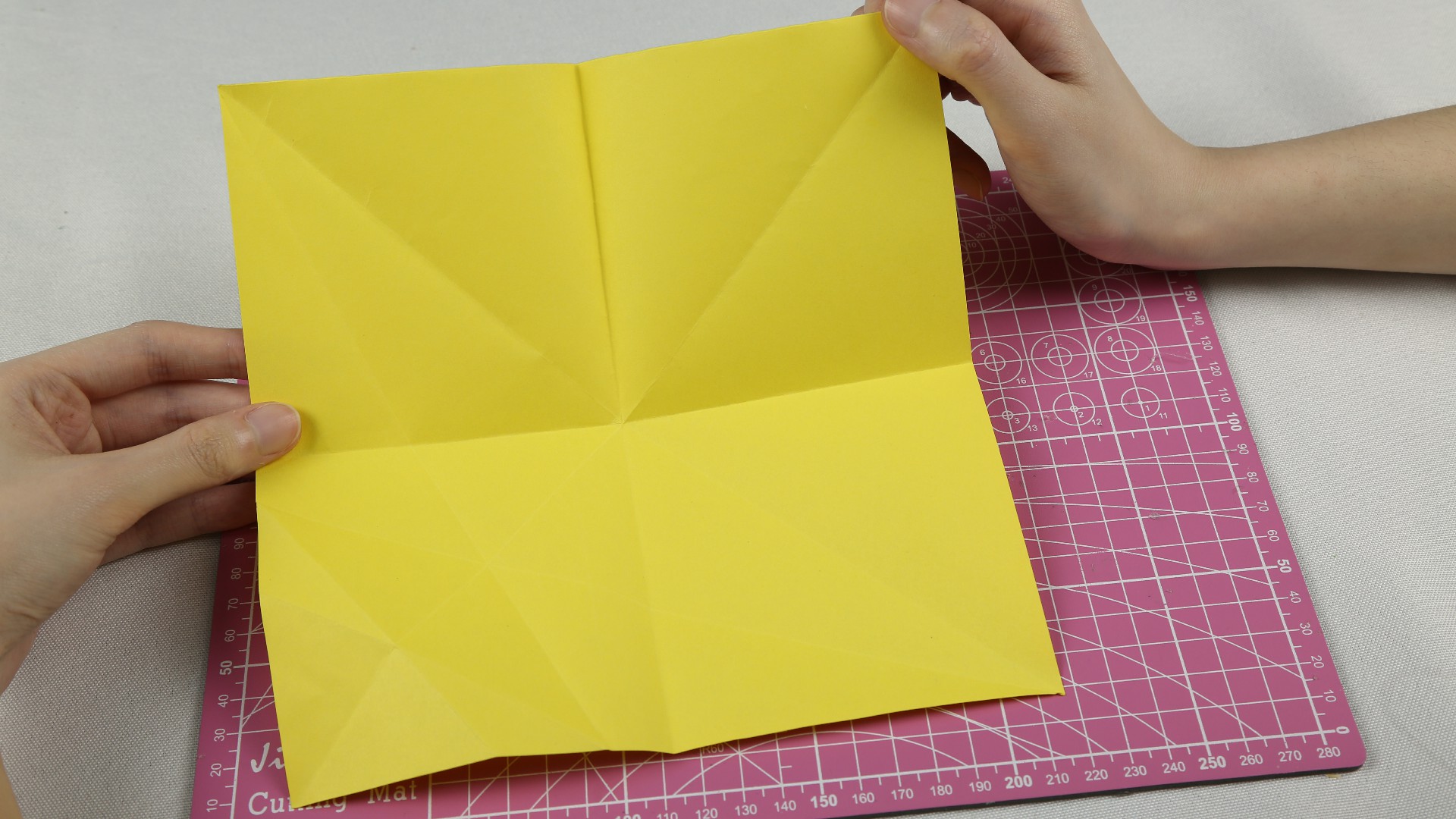 想要恐龙玩具，不用再去商场买了，姑娘教你巧用一张纸折出来