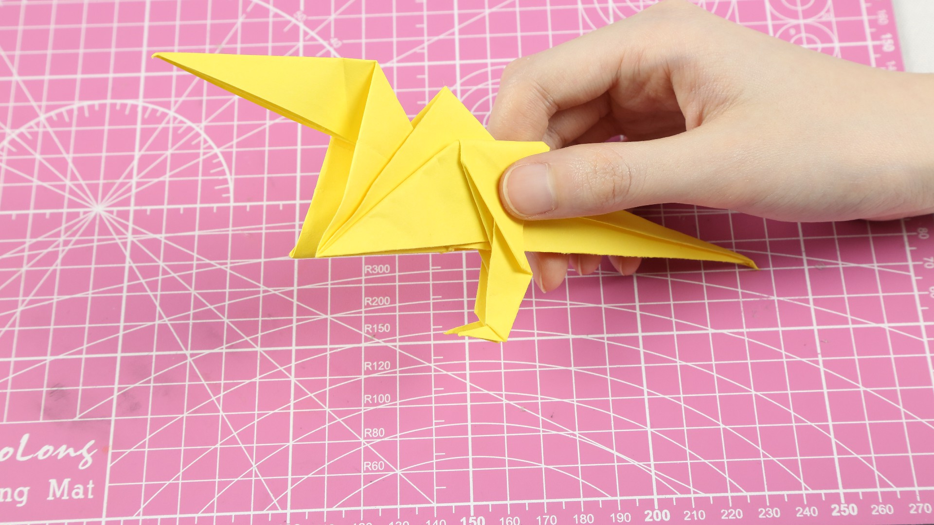 想要恐龙玩具，不用再去商场买了，姑娘教你巧用一张纸折出来