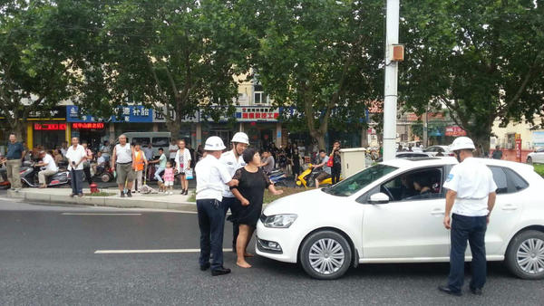 郑州女孩变废为宝,月入10万;疑妻出轨,周口男子报复情敌错杀村民