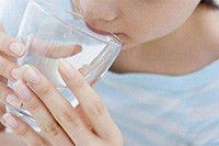 网上售卖几十块钱的大牌化妆品,揭秘化妆品便宜货源