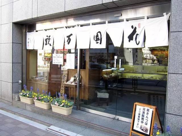 买东西就给摸头的柴犬，日本百年老店也很萌