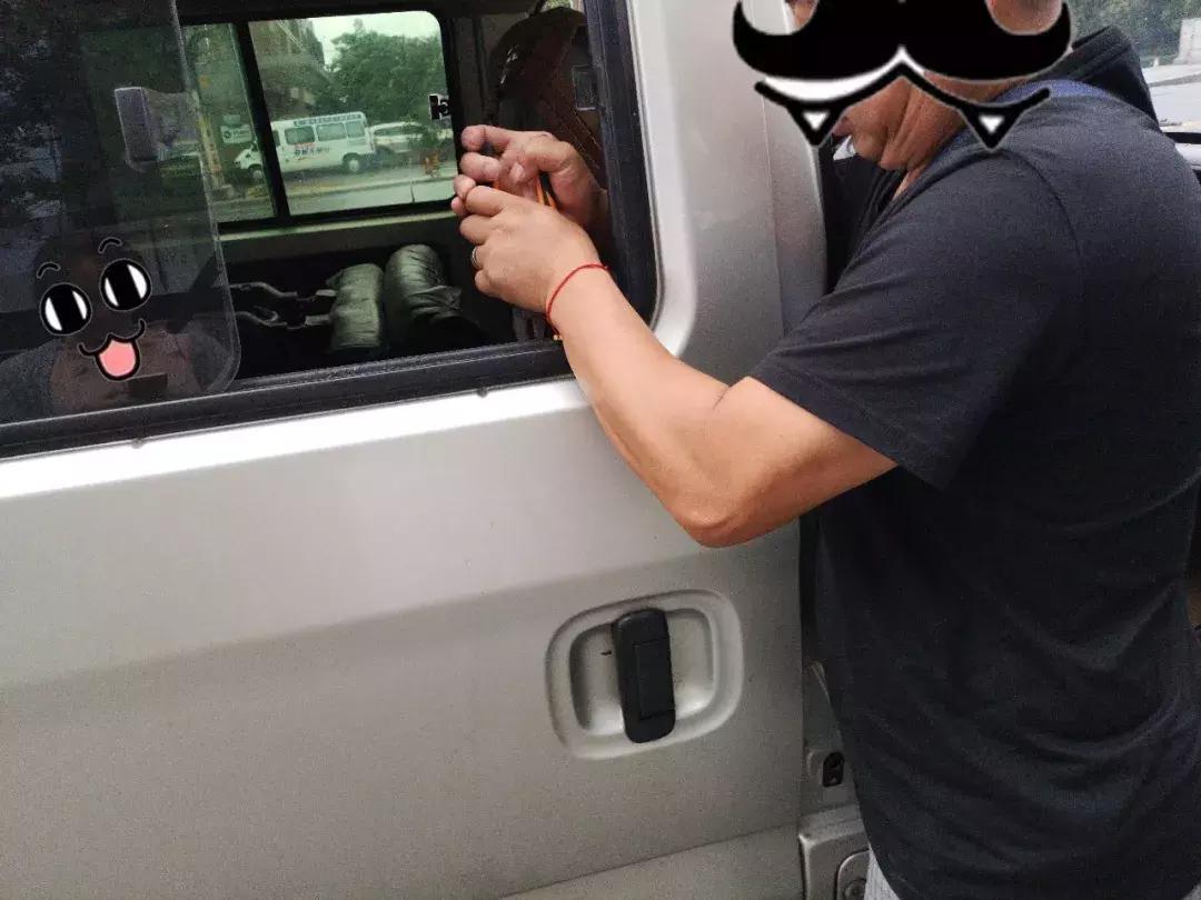 “5个单子都是拉人！”，实测成都暴雨下的货拉拉和58速运