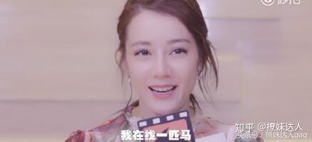 蔡徐坤和迪丽热巴的甜蜜瞬间,蔡徐坤对迪丽热巴说喜欢她