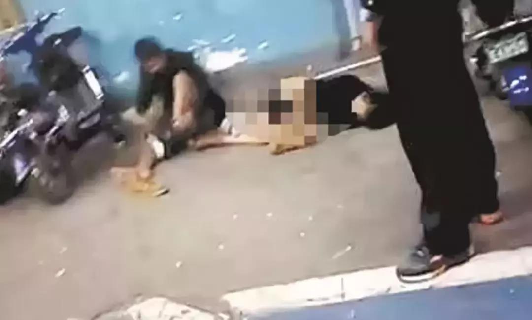 酒吧监控曝光：女孩被性侵，有多容易