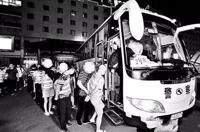 这群绝了！总共50多个人，除了1个受害人，其他全是*子骗**……