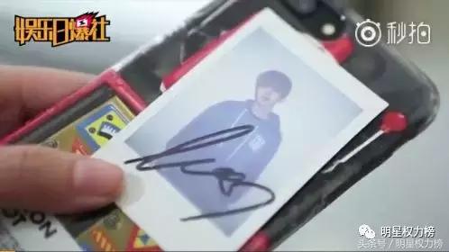 王俊凯蔡徐坤朱一龙李易峰，男明星的拍立得照片都是宝藏叭！