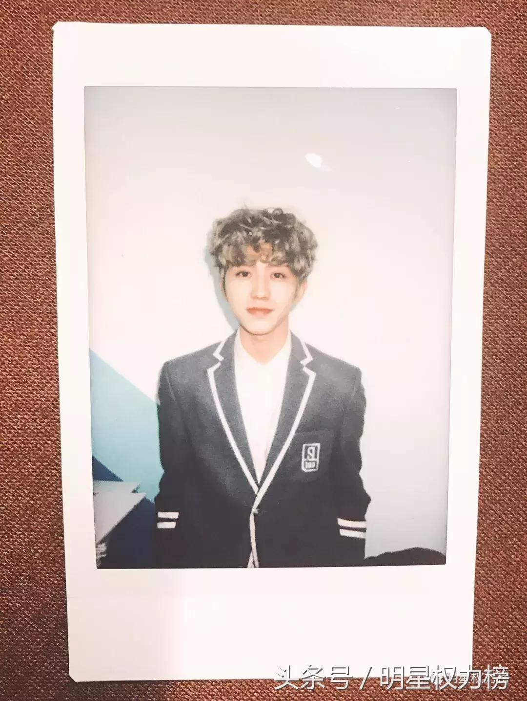 王俊凯蔡徐坤朱一龙李易峰，男明星的拍立得照片都是宝藏叭！