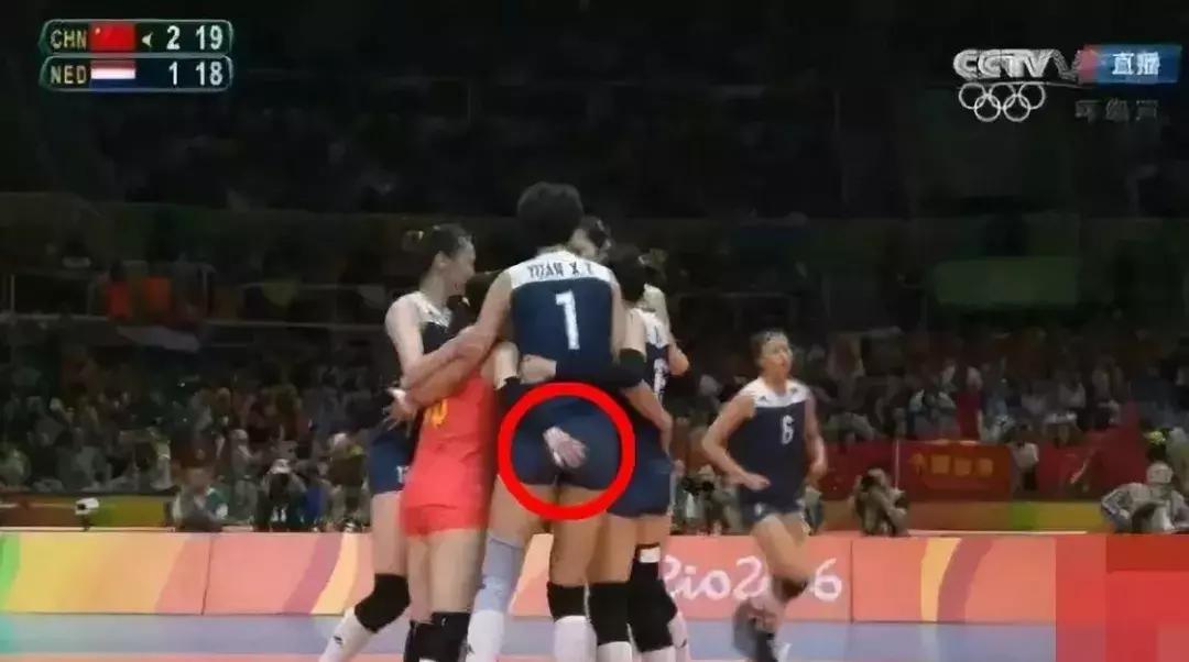 为啥运动员爱摸鞋底,运动员为什么喜欢比赛搓下巴